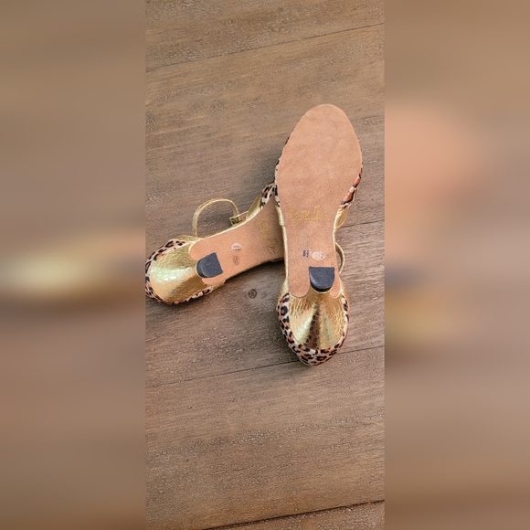 Very Fine 2707 Leopard Satin Dance Shoes wt Gold Trim 2.5" Heel Size: 8.5 - Picture 4 of 5